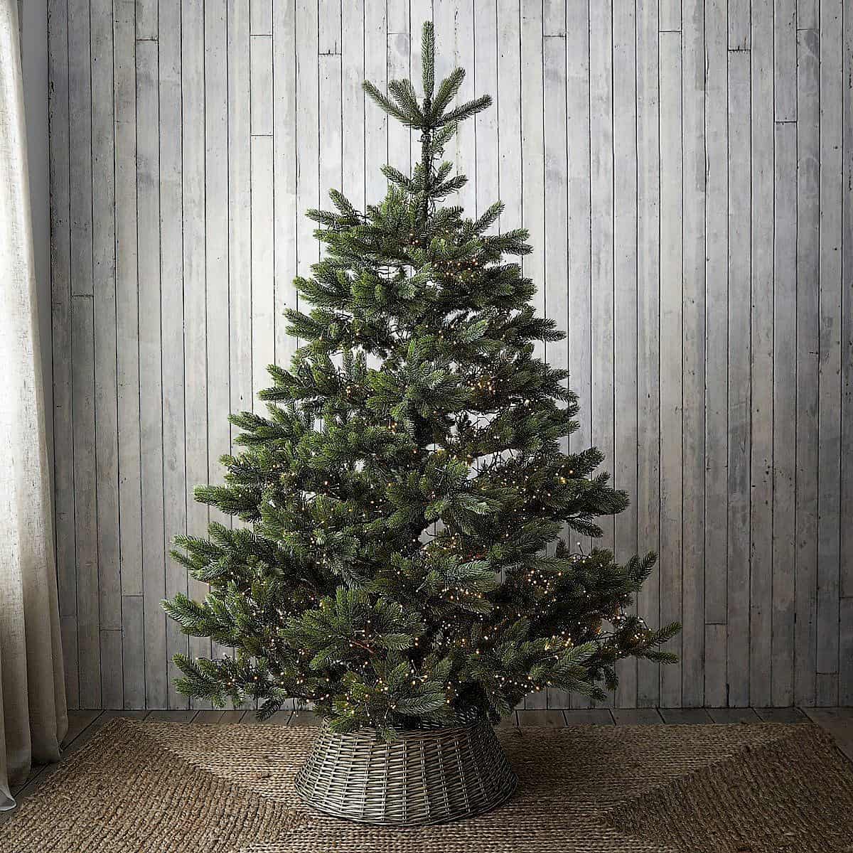 Woven basket for artificial Christmas tree decoration Woven basket for artificial Christmas tree decoration