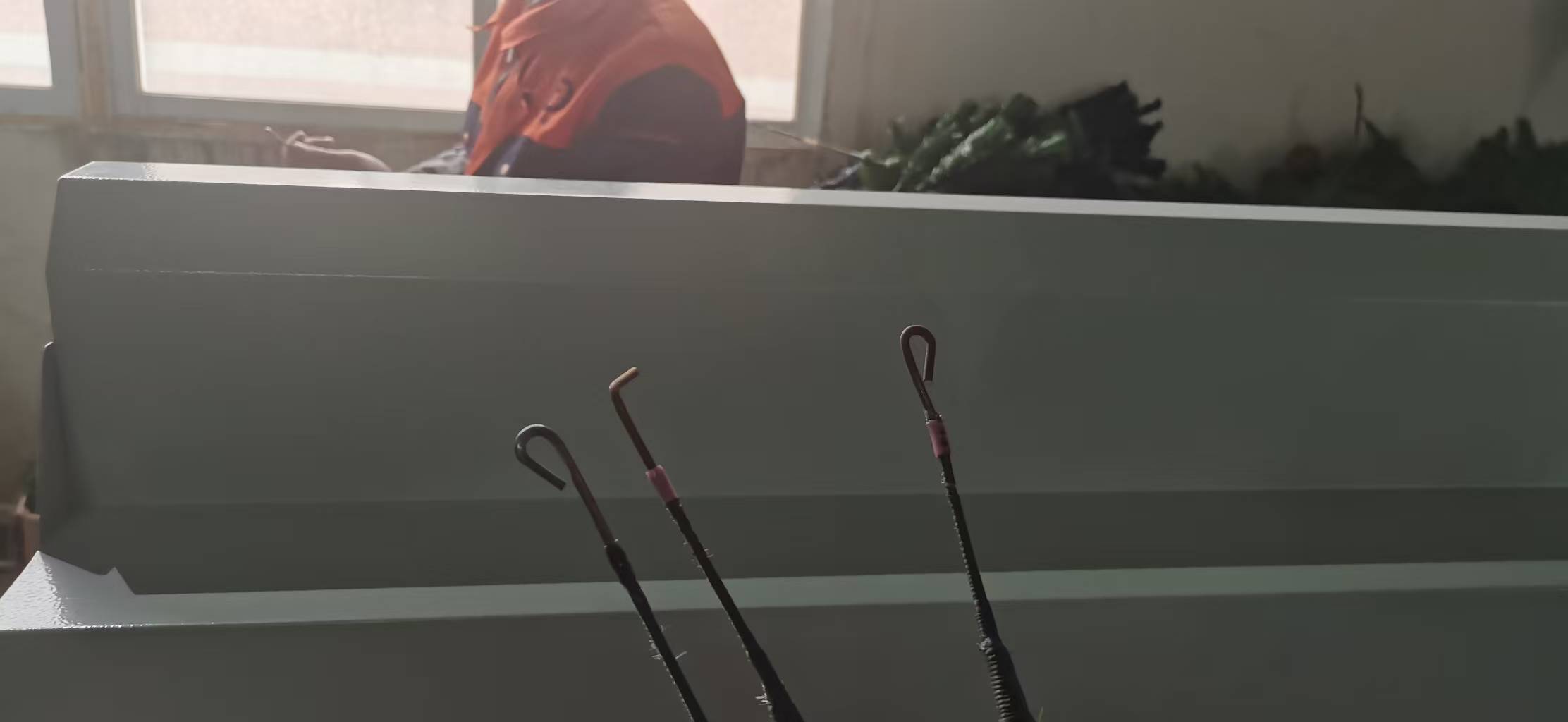 branch binding and hook bending machine