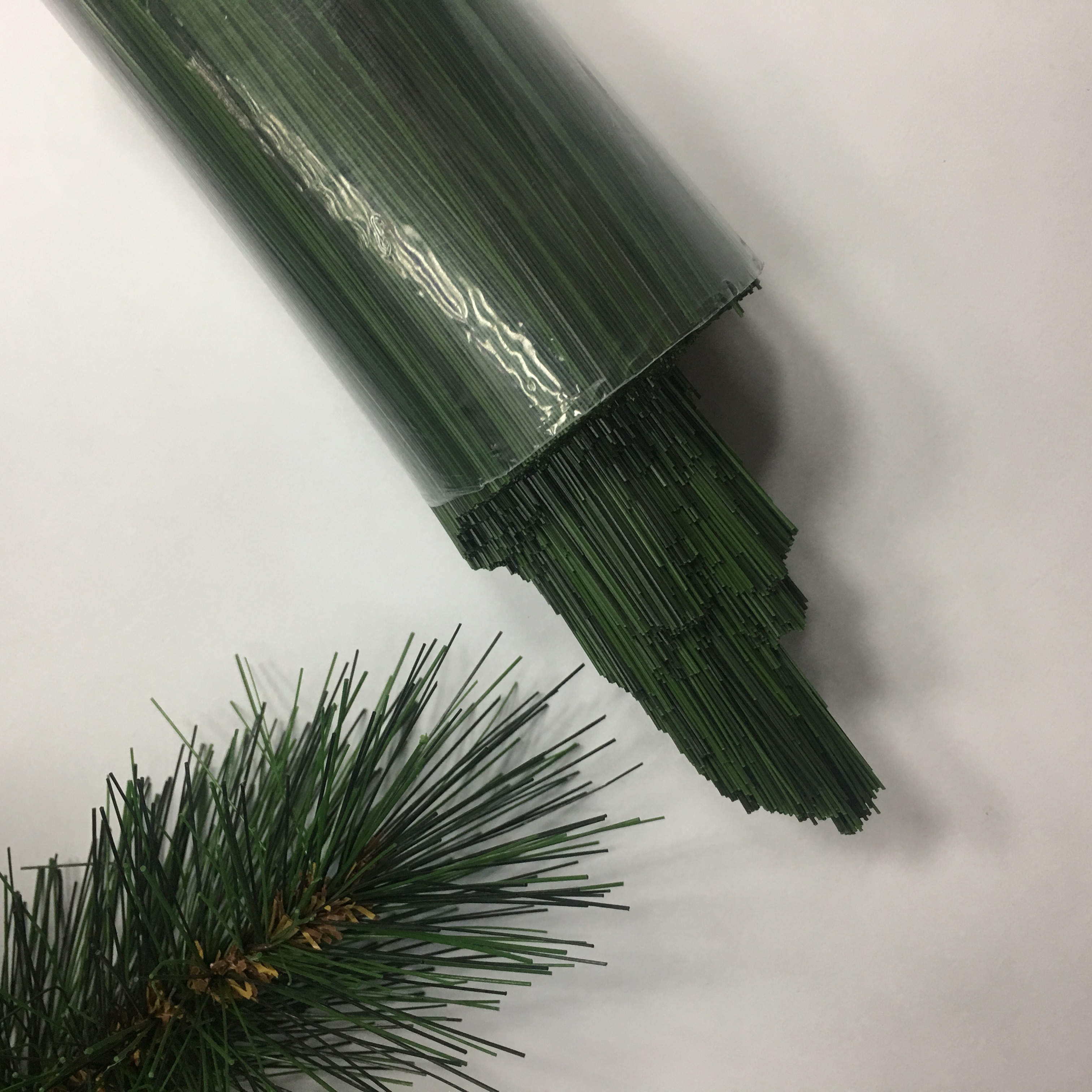 Plastic Artificial Pine Needles Pine Branches for Christmas Trees 