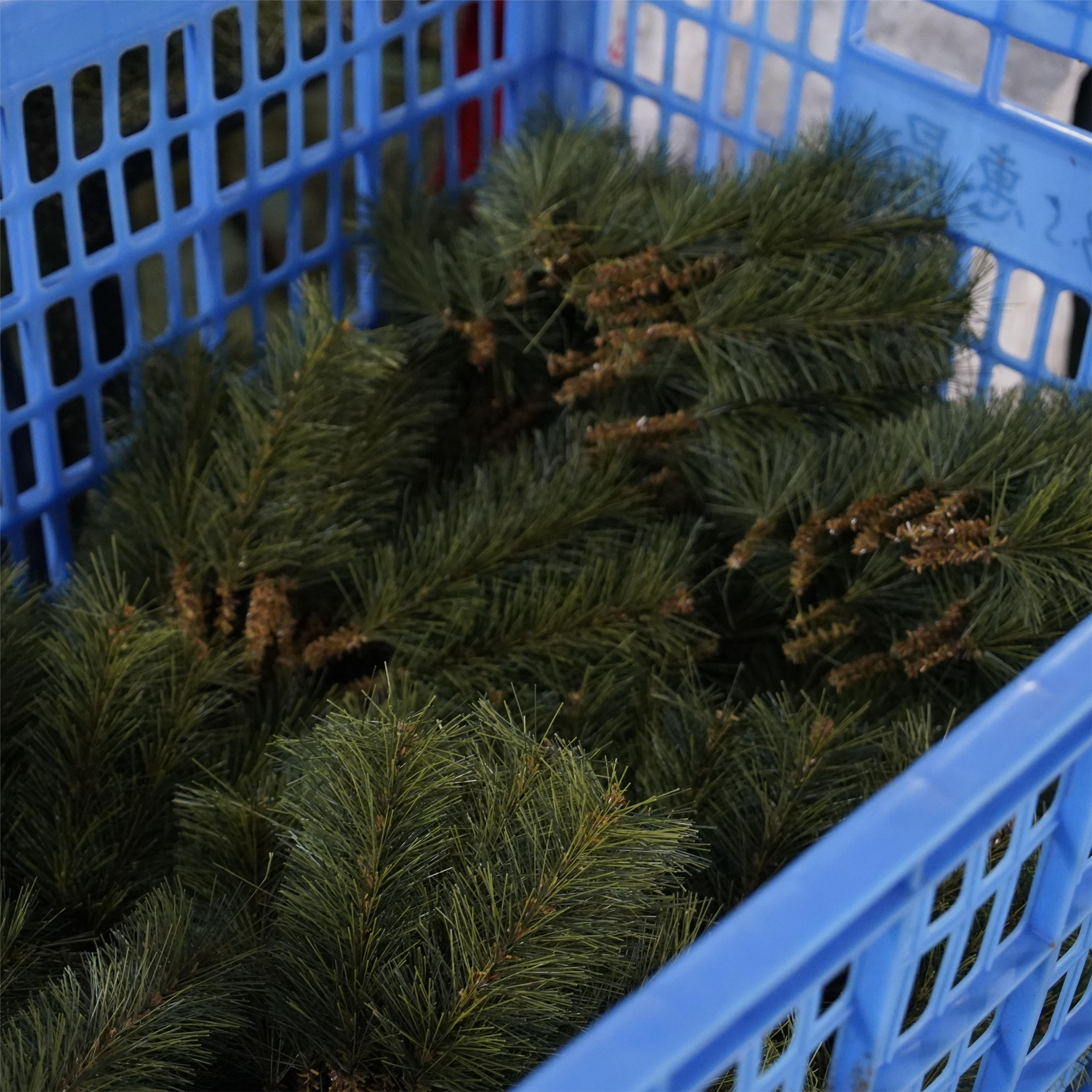 Tagliatrice manuale di foglie in PVC per albero di Natale artificiale