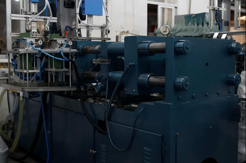 Pe Injection Machine Machine de moulage par injection PE pour feuilles d'arbre de Noël | UN ...