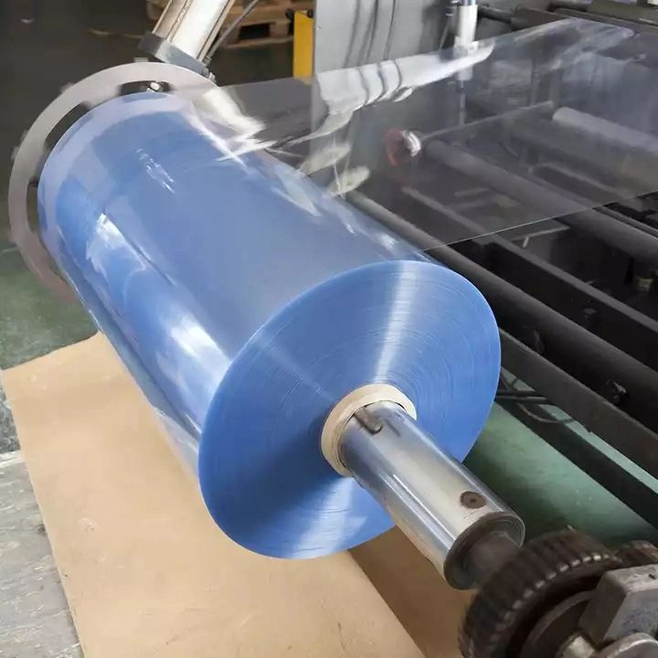 Línea de extrusión de película rígida de PVC.