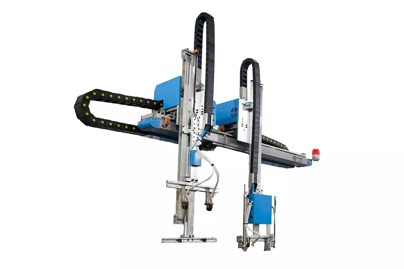 Robot arm for PE injection molding Christmas tree leaf production